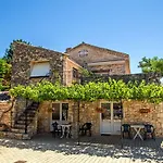 Logis Restaurant L'escarbille 3* Saint-Martin-dʼArdèche