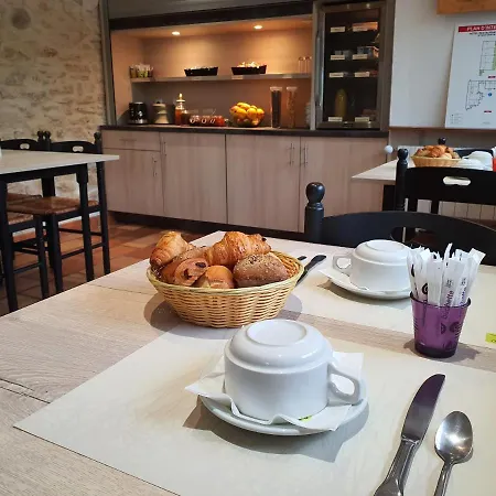 Logis Restaurant L'escarbille מלון Saint-Martin-dʼArdèche