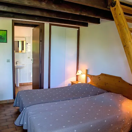 Logis Restaurant L'escarbille מלון 3*