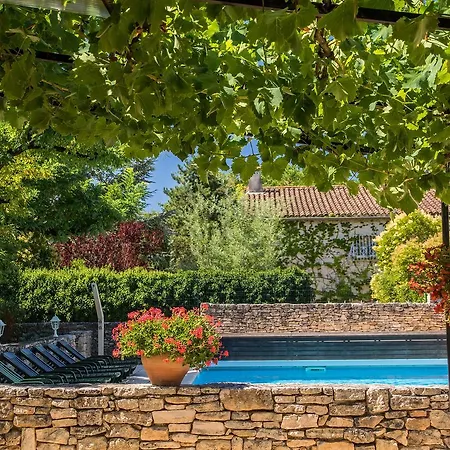 Hotel Logis Restaurant L'escarbille 3*